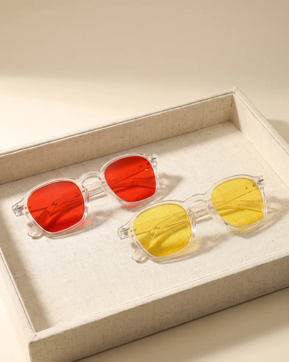 Gafas de noche con montura transparente y lentes rojas y amarillas